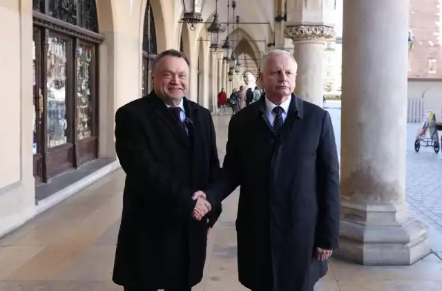 Wiceprezydent Jerzy Muzyk (z prawej) udzielił poparcia wiceprezydentowi Andrzejowi Kuligowi.