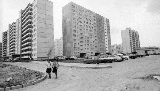 Pierwszy blok na Osiedlu Budowniczych Polski Ludowej powstał w marcu 1979 roku. Do końca roku wybudowano jeszcze 7 bloków, jednak prawdziwy rozkwit BPL-u nastąpił w II połowie lat 80.