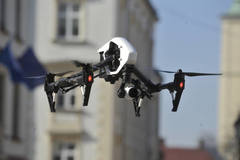 Złodzieje okradają mieszkańców nowym sposobem - "na drona"