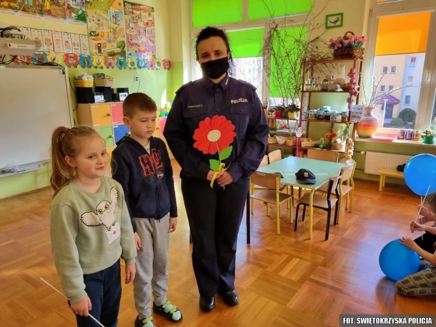 Przedszkolaki z Połańca poznawały zawód policjanta (ZDJECIA)