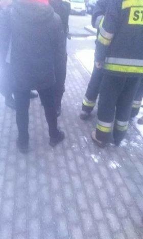 Pożar w Żorach: na osiedlu Sikorskiego strażacy pomogli mieszkańcom, którzy ugasili ogień ZDJĘCIA