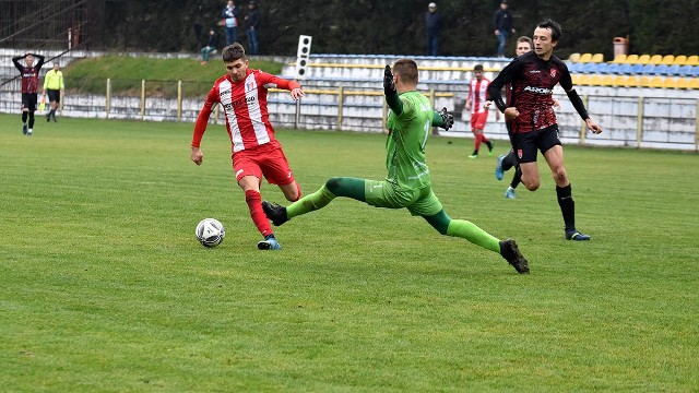 Wierna Małogoszcz pokonała Górala Górno 10:0.