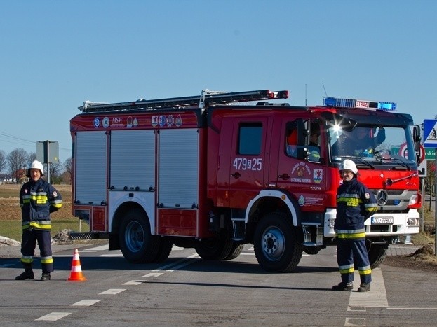 Droga nr 11 zamknięta. Z samochodu wylał się beton