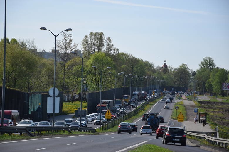 Korek na DK86 na Giszowcu w Katowicach. Warto go omijać jadąc z Tychów do Katowic? ZDJĘCIA