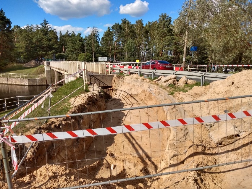 Remontowany most w Samociążku nadal przejezdny. Prace przyspieszają [zdjęcia]