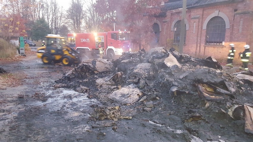 Pożar hali w Pionkach przy ulicy Zakładowej.