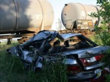 Koszmarny wypadek na przejeździe kolejowym w Tarnobrzegu. Lokomotywa staranowała daewoo! Zmarła kobieta (nowe fakty) - video