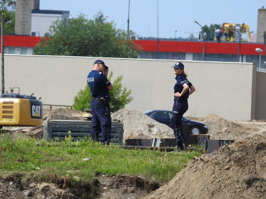 Bomba przy Ciołkowskiego. Przygotowania do ewakuacji...