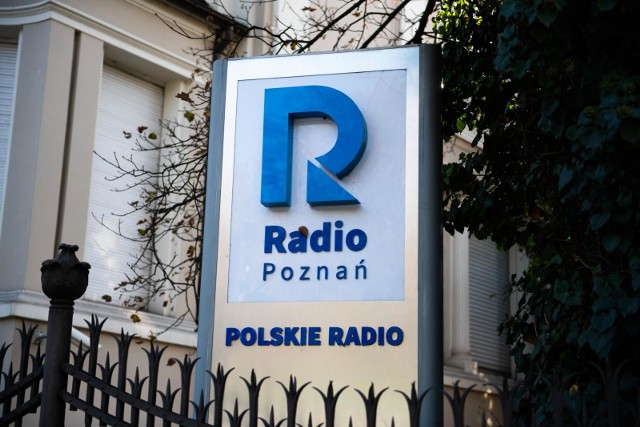 Filip Frątczak szef oddziału poznańskiego Związku Artystów Scen Polskich miał nakazać usunięcie piosenki o Jacku Kurskim ze słuchowiska "Próba", które było nadawane w Radio Poznań.