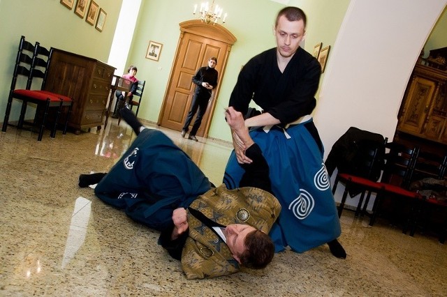 W Zamku Dzikowskim w Tarnobrzegu odbyła się inscenizacja japońskich sztuk walki oraz kultury Japonii, przygotowana przez członków Katana Tarnobrzeg.