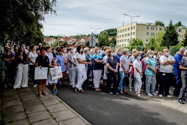 Protest w obronie dyrektorki szpitala w Wałbrzychu Marioli Dudziak