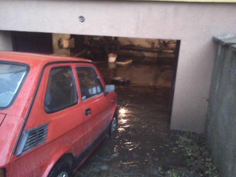 Internauta przysłał nam zdjęcie garażu zalanego już po raz...