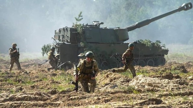 W oficjalnym oświadczeniu sztab podał, że wojska rosyjskie atakowały w rejonie wsi Berestowe w rejonie (powiecie) bachmuckim w obwodzie donieckim