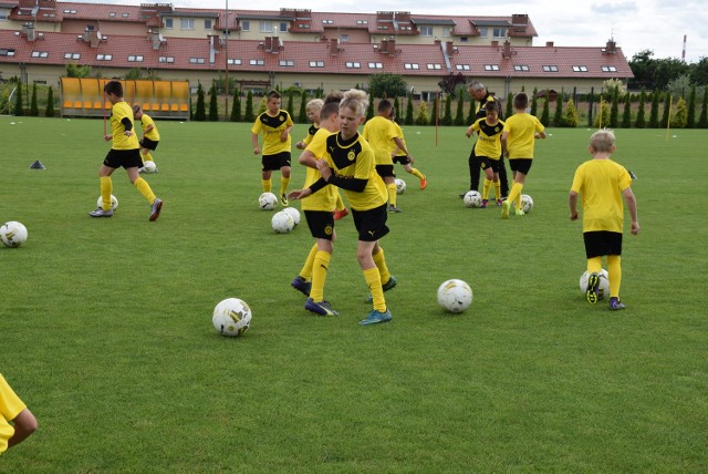 Blisko 50 dzieci rozpoczęło udział w futbolowym Campie Borussii Dortmund.