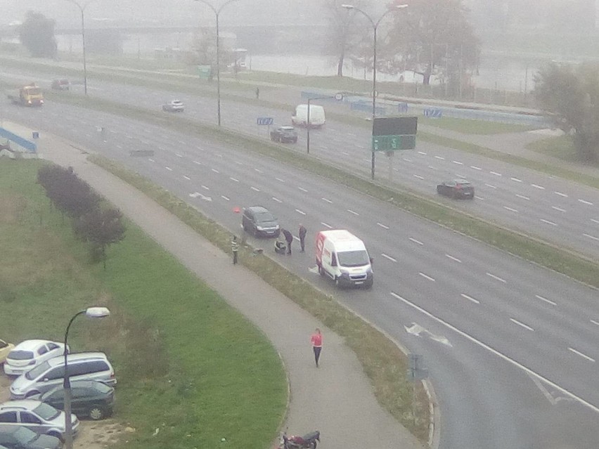 Wypadek w Krakowie, ranny motocyklista [KRÓTKO]