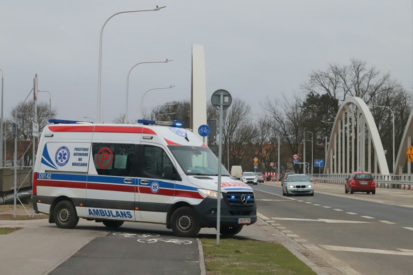 W Odrze w okolicy mostów Chrobrego zadysponowano policję,...