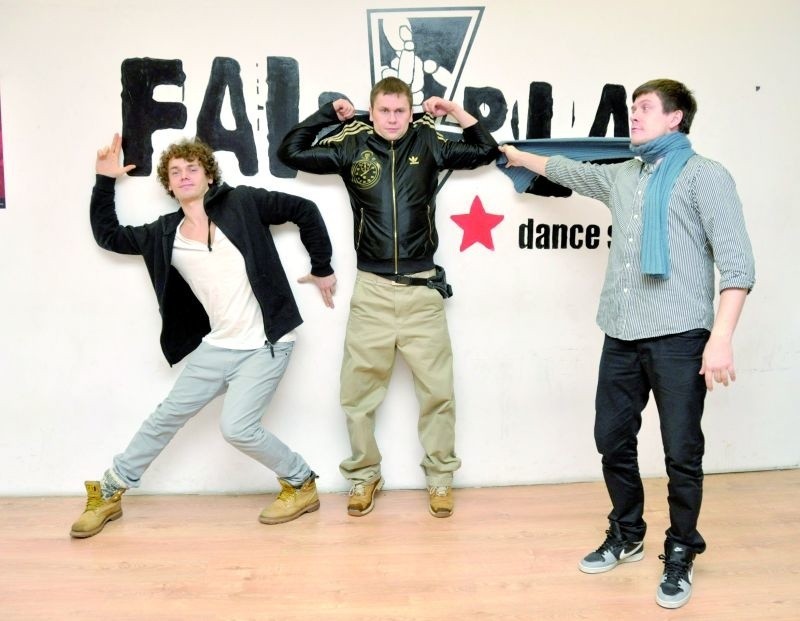 Karol Niecikowski (pierwszy z lewej) jest tancerzem. Całe...