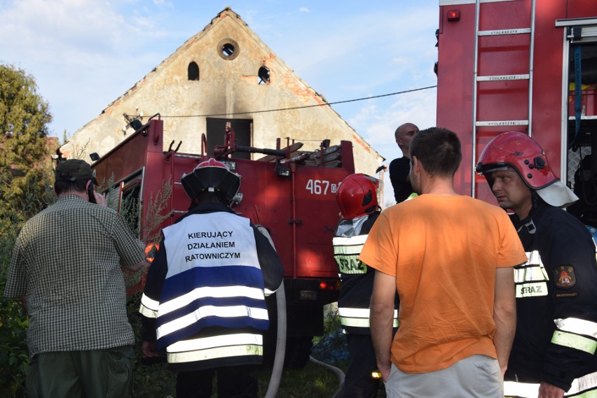 Wybuch butli z gazem i pożar domu w Starym Lesie.