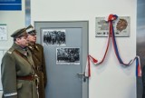 Tablica marszałka Piłsudskiego została odsłonięta w holu głównym dworca PKP Bydgoszcz
