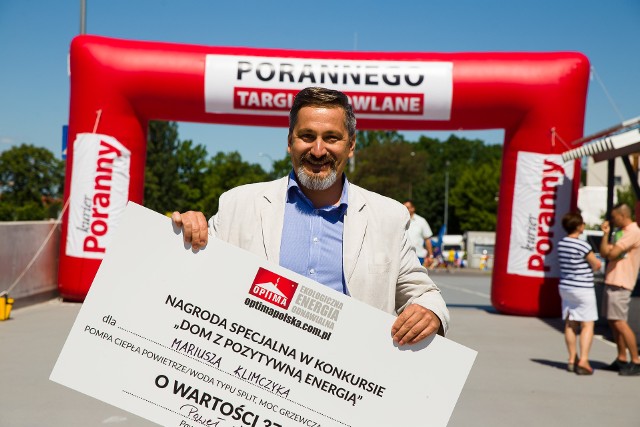 Mariusz Klimczyk z nagrodąMariusz Klimczyk zwyciężył w konkursie "Dom z pozytywną energią".