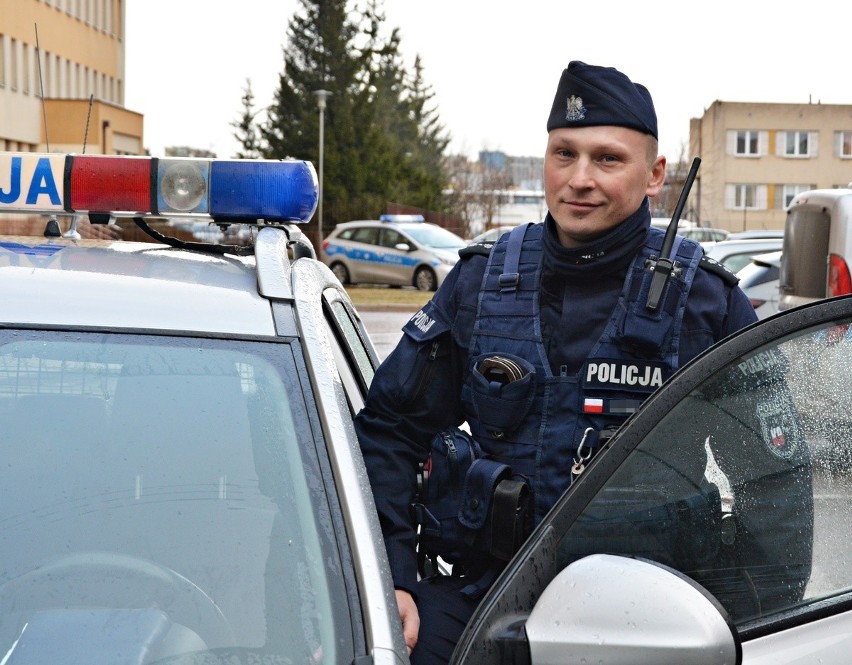 Policjant, który zatrzymał podejrzanego o kradzież, na co...