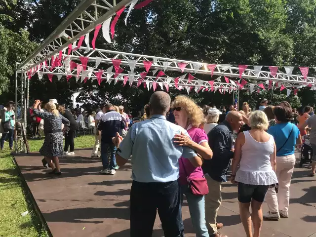 Potańcówka w ogrodzie różanym "Różanka" przy Parku Arkońskim w Szczecinie to dla wielu najważniejsza impreza związana z obchodami urodzin Szczecina.