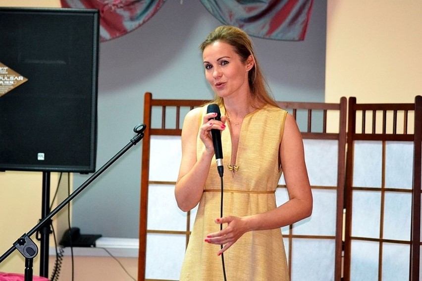 Recital Julity Kożuszek w sępoleńskiej bibliotece [zdjęcia]