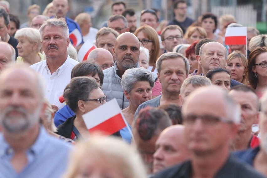 Wielka manifestacja w centrum Kielc „Wolne Sądy” z tysiącami uczestników  