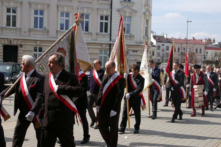 Gorlice. Cech Rzemiosł i Przedsiębiorczości ma nowy sztandar. Uroczyste poświęcenie w bazylice