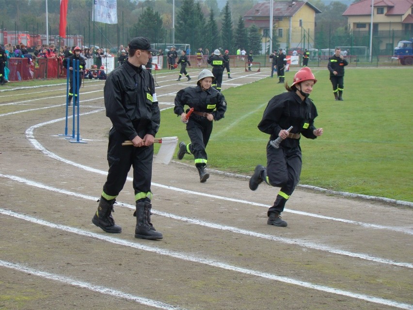 Na stadionie sportowym MKS "Skawa" przeprowadzono VII Powiatowe Zawody Sportowo-Pożarnicze jednostek Ochotniczych Straży Pożarnych