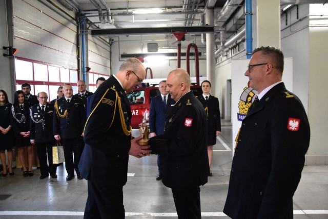 W Komendzie Powiatowej Państwowej Straży Pożarnej w Żninie odbyła się uroczystość zdania obowiązków przez komendanta st. bryg. Grzegorza Rutkowskiego. Nowym p.o. komendanta został st. bryg. Paweł Filipiak.