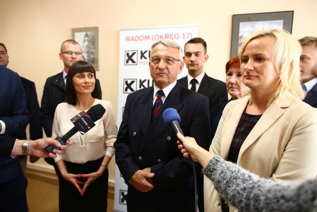 Dariusz Grabowski (w środku) w wyborach parlamentarnych będzie walczył o mandat senatora.