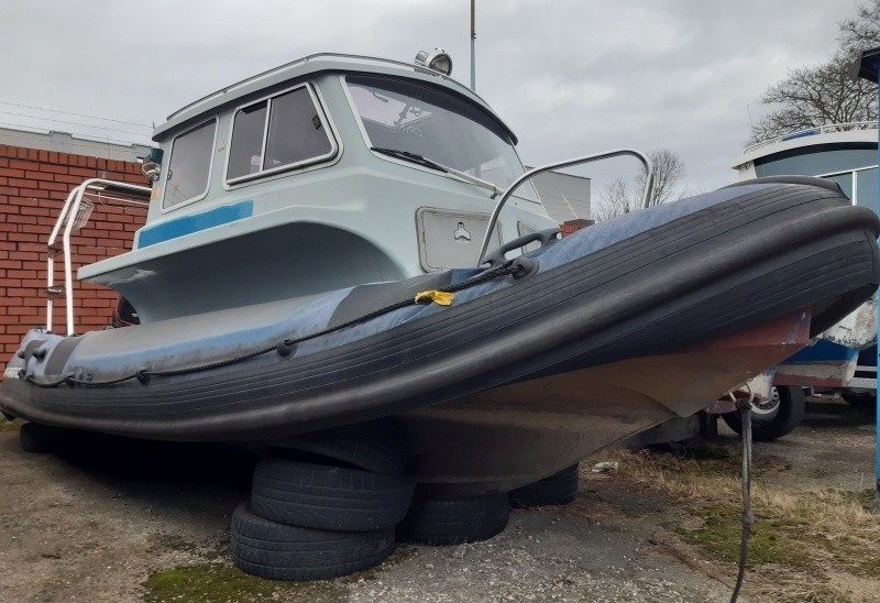 AMW wystawił też na przetarg tę łódź motorowa Parker RIB 630...