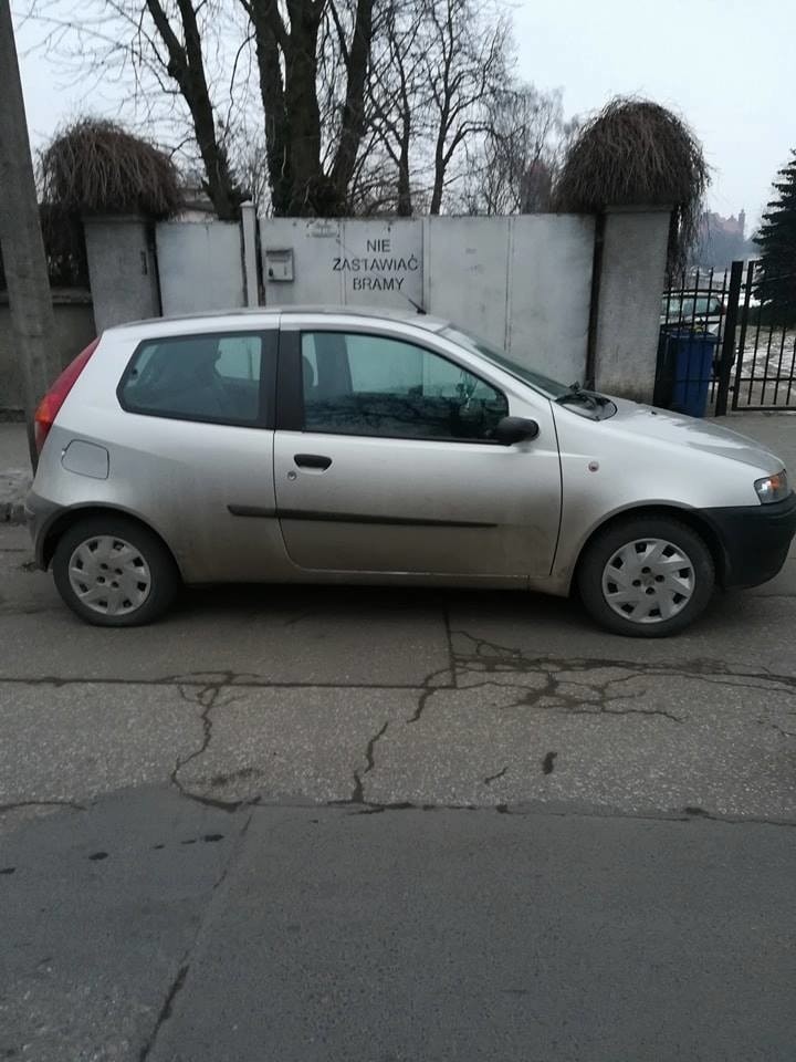 Mistrzowie parkowania w Toruniu. Niektórym kierowcom brak...