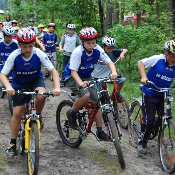 Rowerzyści musieli pokonać część trasy edukacyjnej ścieżki rowerowej o długości 3500 metrów.