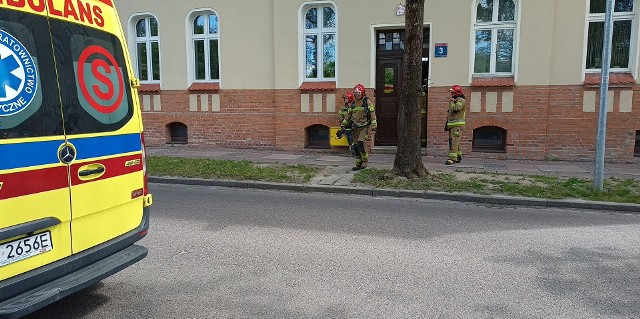 Dzisiaj (23.05.2022 r.) po godzinie 10 doszło do pożaru w mieszkaniu kamienicy przy ul. Wita Stwosza w Słupsku. Jego lokator został poparzony.