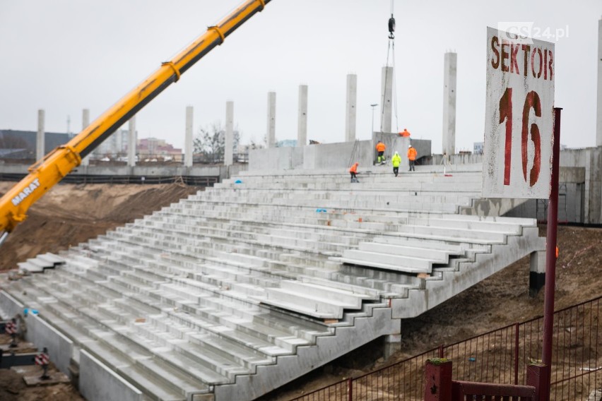 Zobacz co się dzieje na budowie stadionu miejskiego i przyległej ulicy [ZDJĘCIA] 