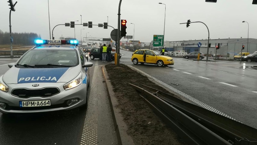 - Ze wstępnych ustaleń policji wynika, że kierujący...