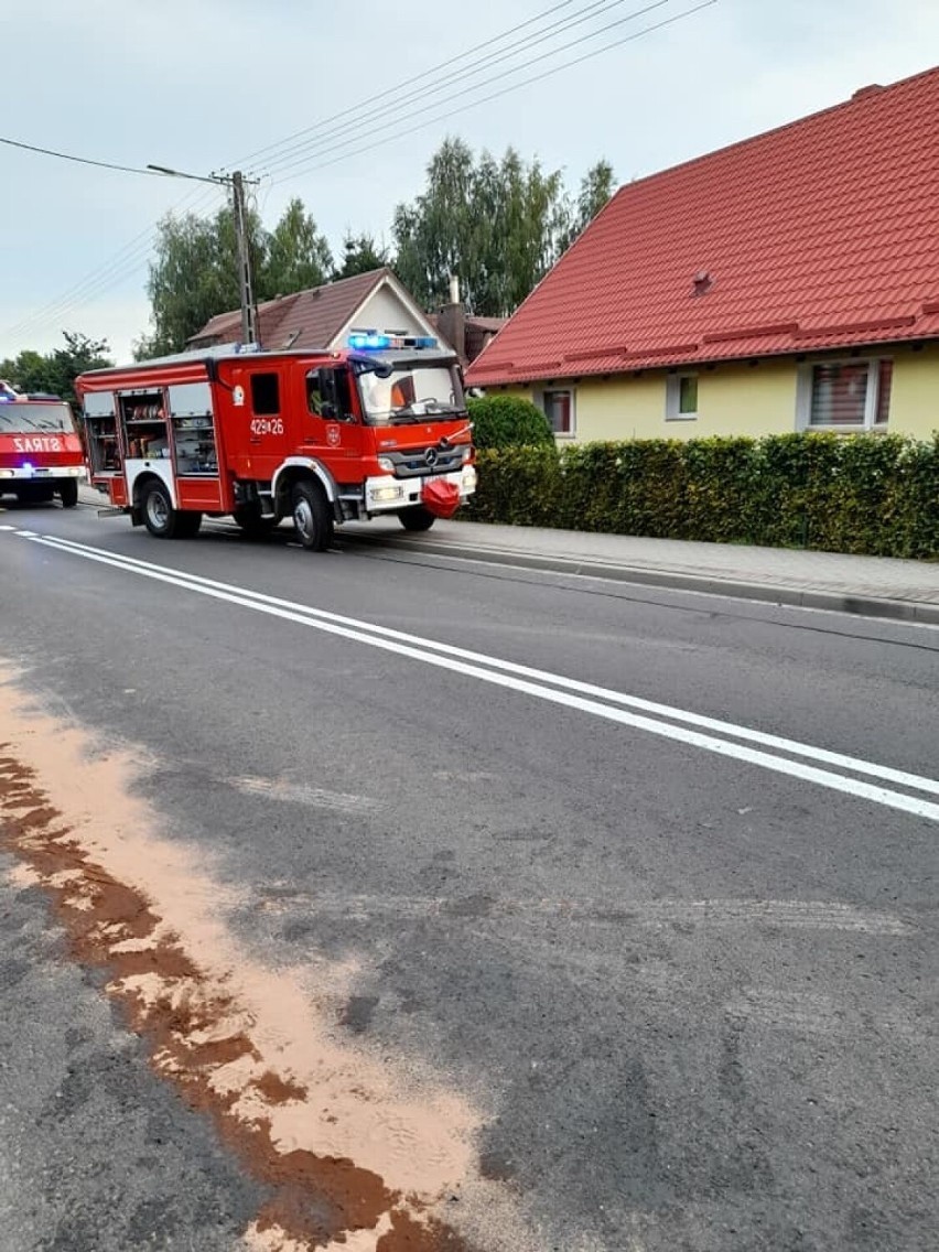 Wypadek w Gwieździnie w gminie Rzeczenica 14.08.2021 r. Cztery osoby zostały poszkodowane