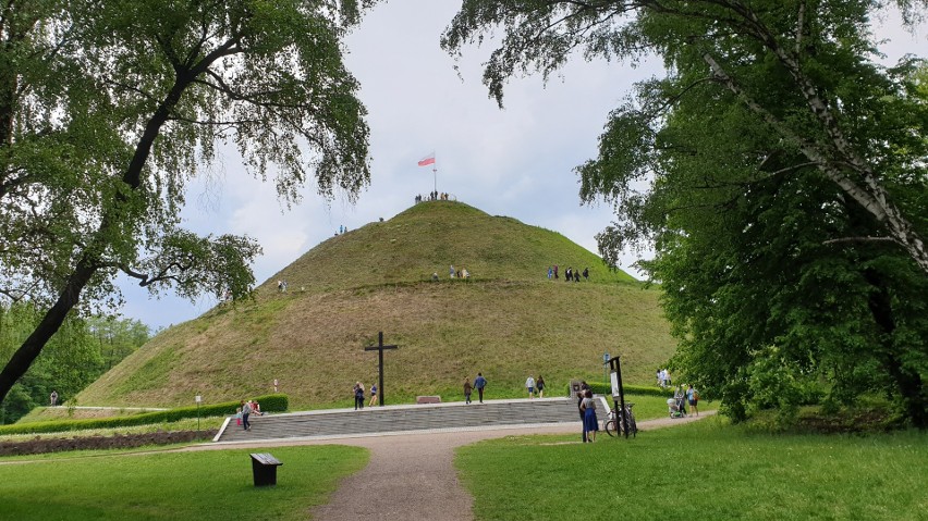 Kraków. Kopiec Piłsudskiego przyciąga krakowian. Ale widoki! [ZDJĘCIA]