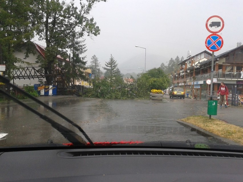 Burze i grad w Wiśle: Ulewny deszcz z gradem przeszedł przez Wisłę i Ustroń [ZDJĘCIA, WIDEO]