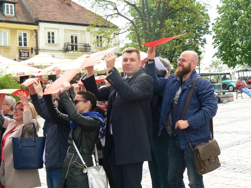 Krzyż tworzył także Marcin marzec burmistrz Sandomierza  i...