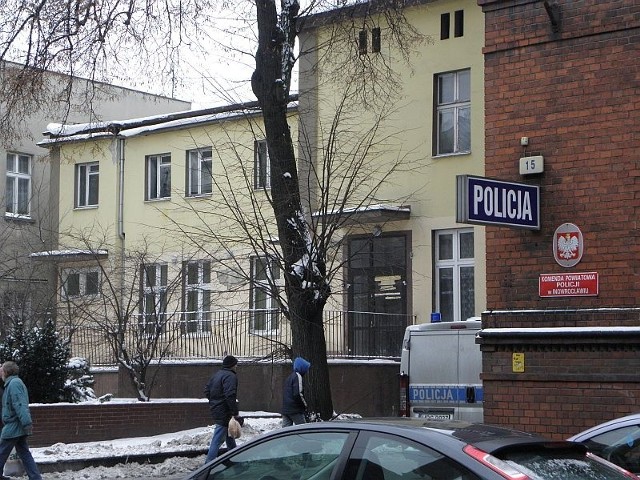 Budynek byłego kasyna wojskowego przy ulicy Toruńskiej w Inowrocławiu już od kilku lat stoi pusty. Dobrze się więc stało, że udało się go zdobyć dla inowrocławskiej policji. Poprawić ma się komfort pracy funkcjonariuszy oraz jakość obsługi interesantów. 