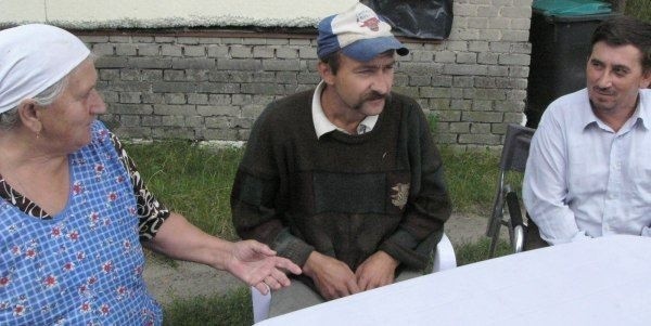 Ci ludzie z Czaryża twierdzą, że radny powiatowy z ich wsi...