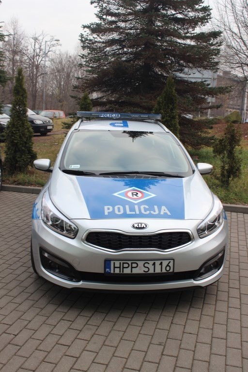 Świętochłowice: Policjanci odebrali kluczyki do nowych radiowozów [ZDJĘCIA]