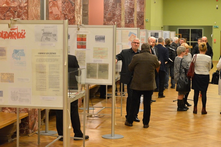 Wystawę poświęconą wydarzeniom stanu wojennego otwarto w Kielcach
