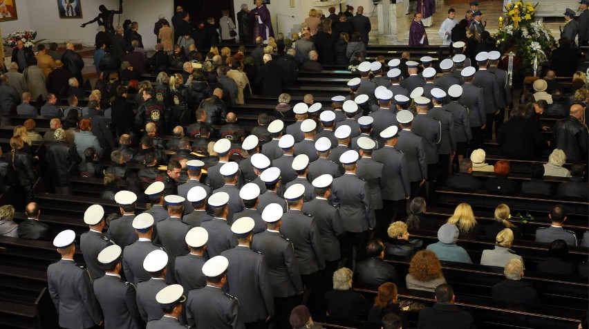 Pogrzeb asp. Tomasza Skowronka. 37-letni policjant z...