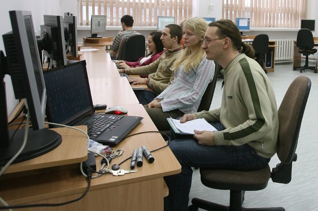 Wyposażenie techniczne szkoły wyższej to jeden z elementów jej oceny brany pod uwagę przez przyszłych studentów.