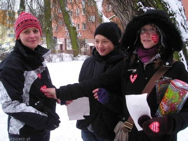 160 wolontariuszy kwestuje od rana na ulicach Goleniowa.