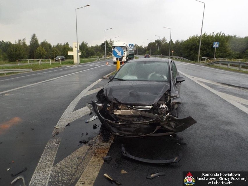 Wypadek na obwodnicy Lubartowa. Trzy osoby zabrano do szpitali (ZDJĘCIA)